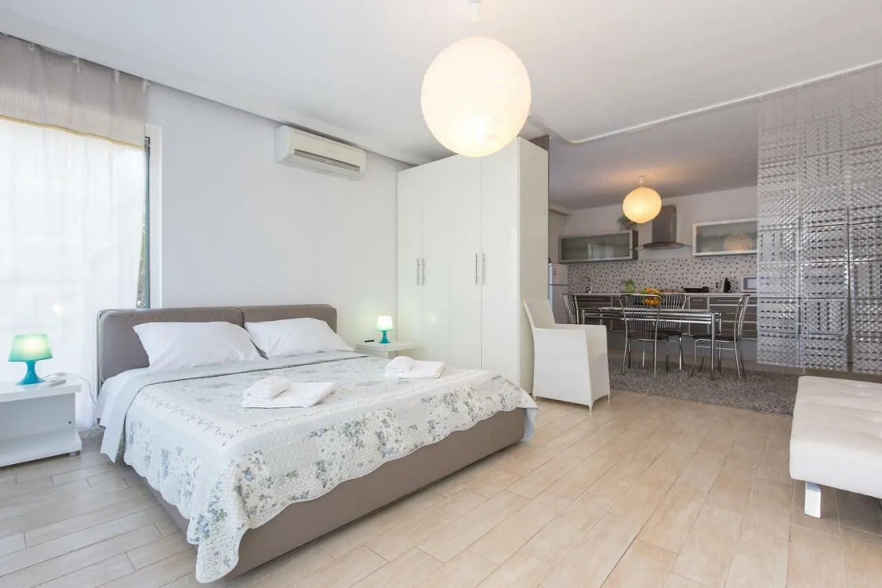 Apartments & Rooms Ddd2 Baška 4*,