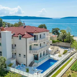 Riva With Swimming Pool 4* Kaštela